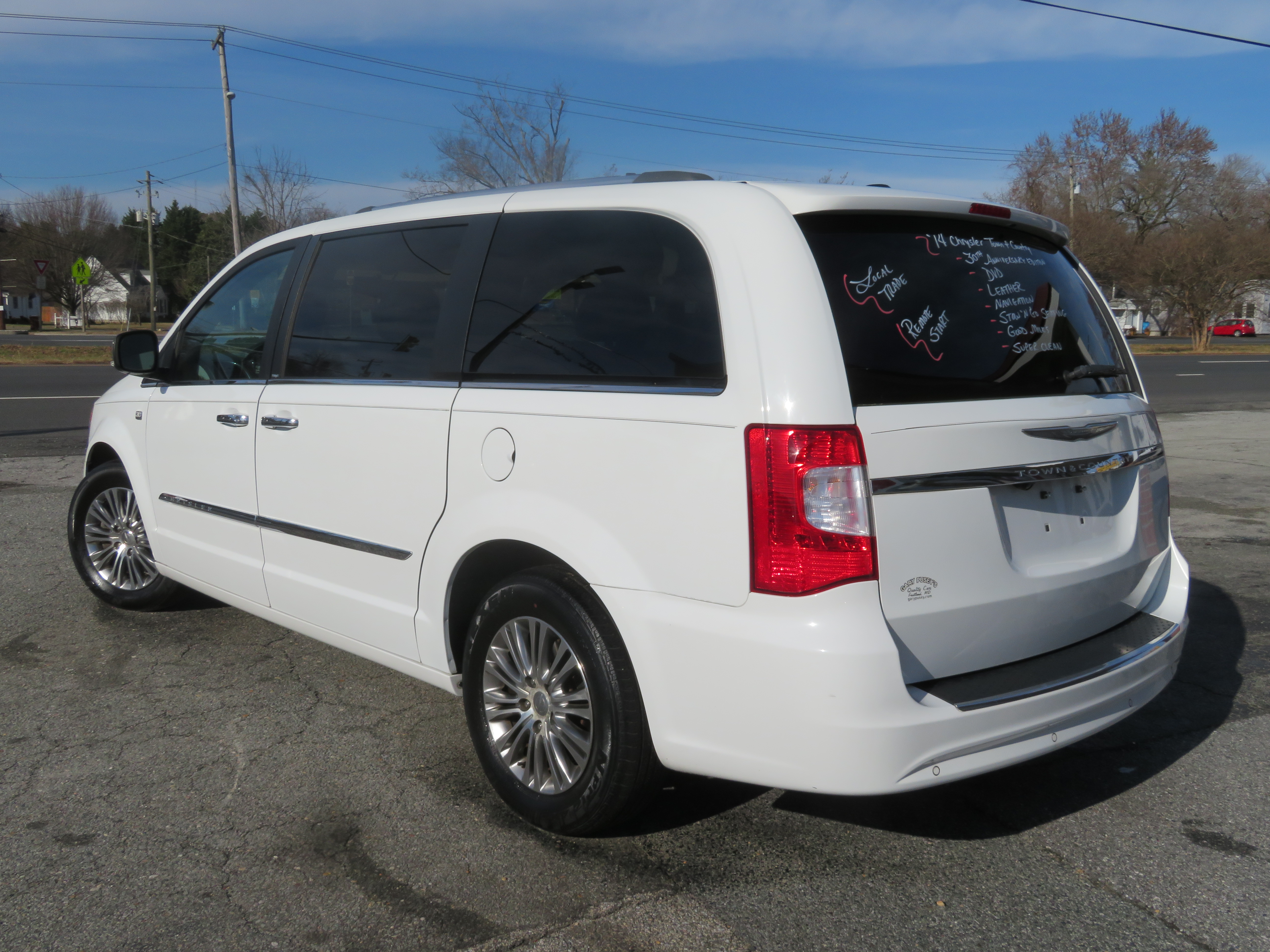 2014 Chrysler Town & Country 30th Anniversary Edition DVD/Nav./Leather/Sunroof